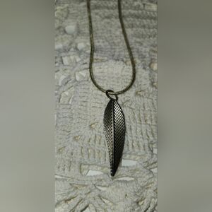 Elegant Gold Toned Feather Pendant Necklace